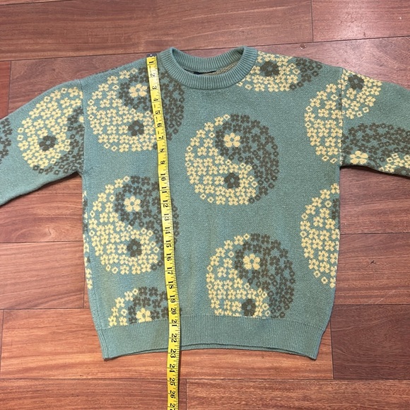 Witty Fox Yin and Yang Soft Floral Green and Yellow Sweater - Picture 5 of 7